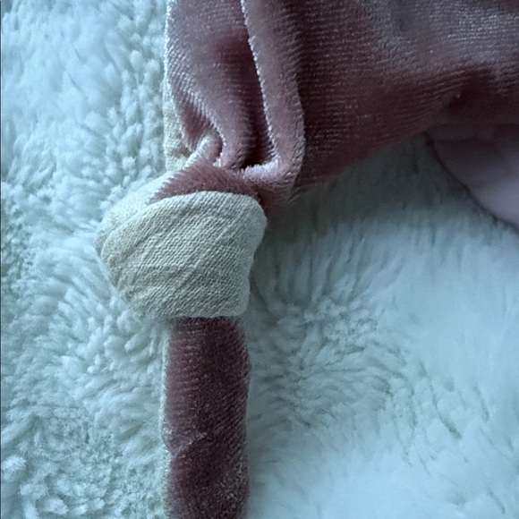 Bitzy Crinkle™ Sensory Crinkle Toy With Teether bunny 🐰 so cute. Other baby toys - Picture 5 of 8